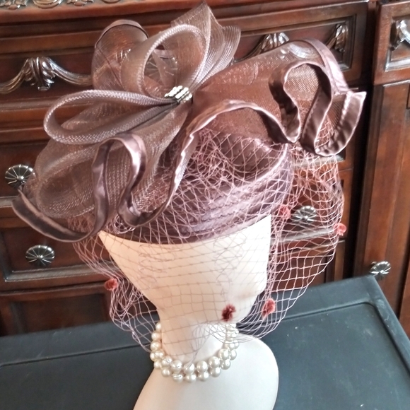 Exquisite Brown Lace Veil Pillbox Hat Church Derby Tea Brunch - Picture 4 of 6